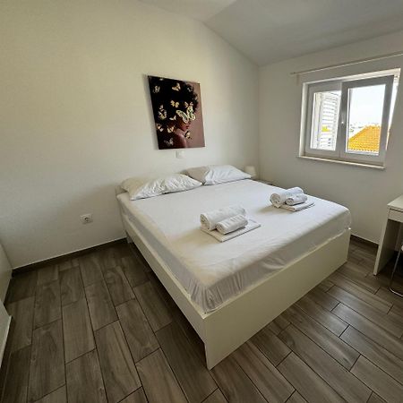 Apartments Frado Novalja Exterior photo