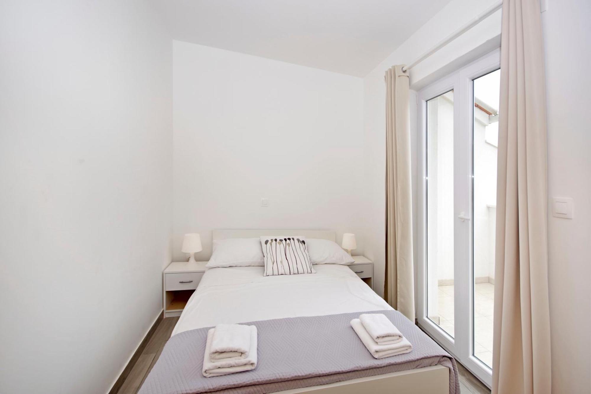Apartments Frado Novalja Exterior photo