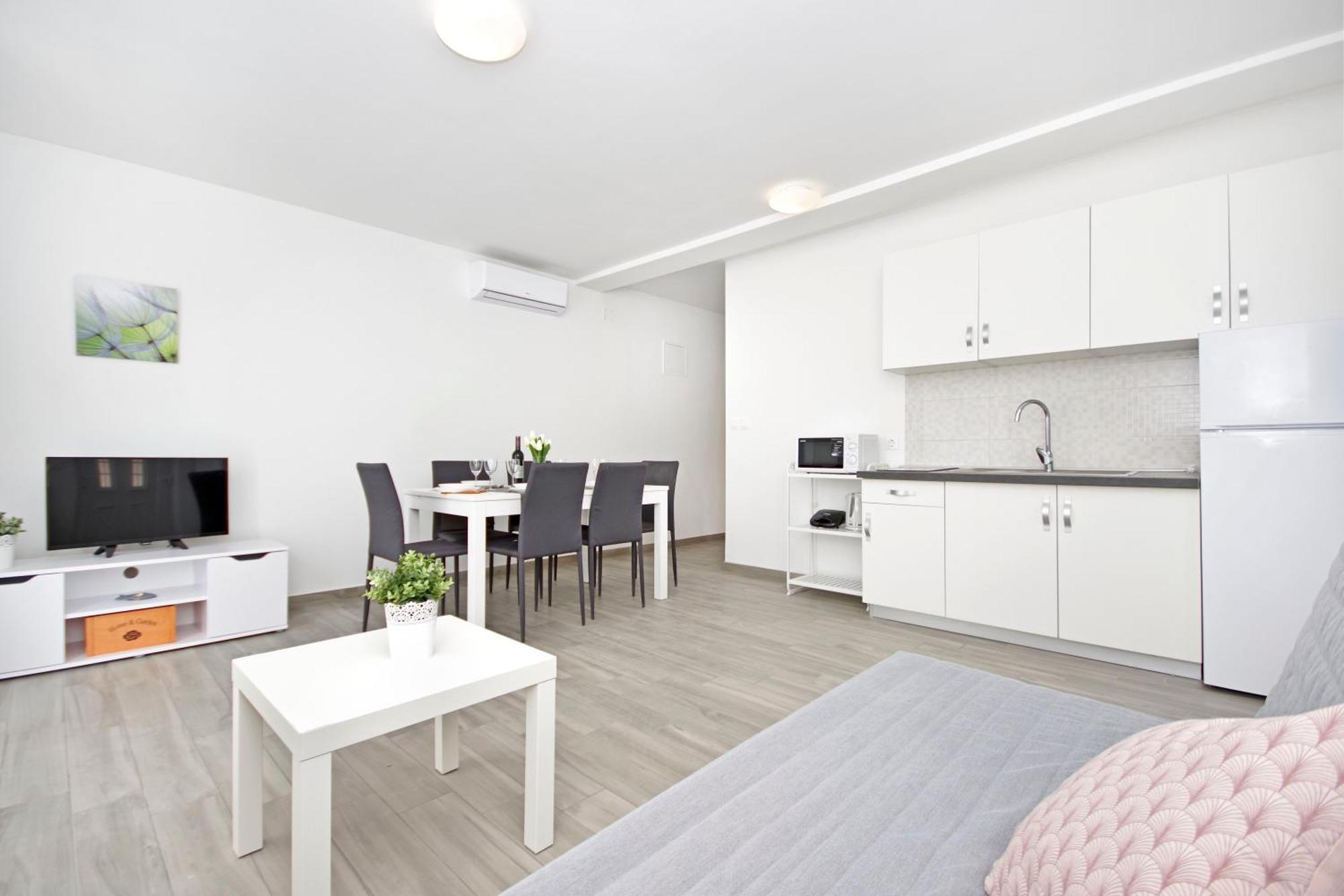 Apartments Frado Novalja Exterior photo