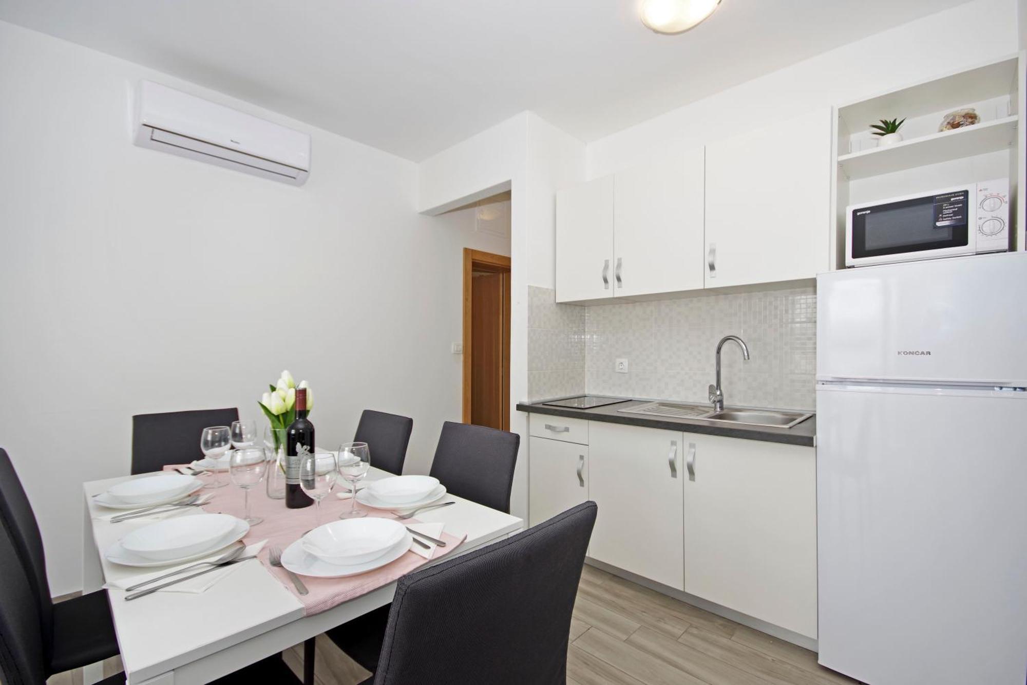 Apartments Frado Novalja Exterior photo