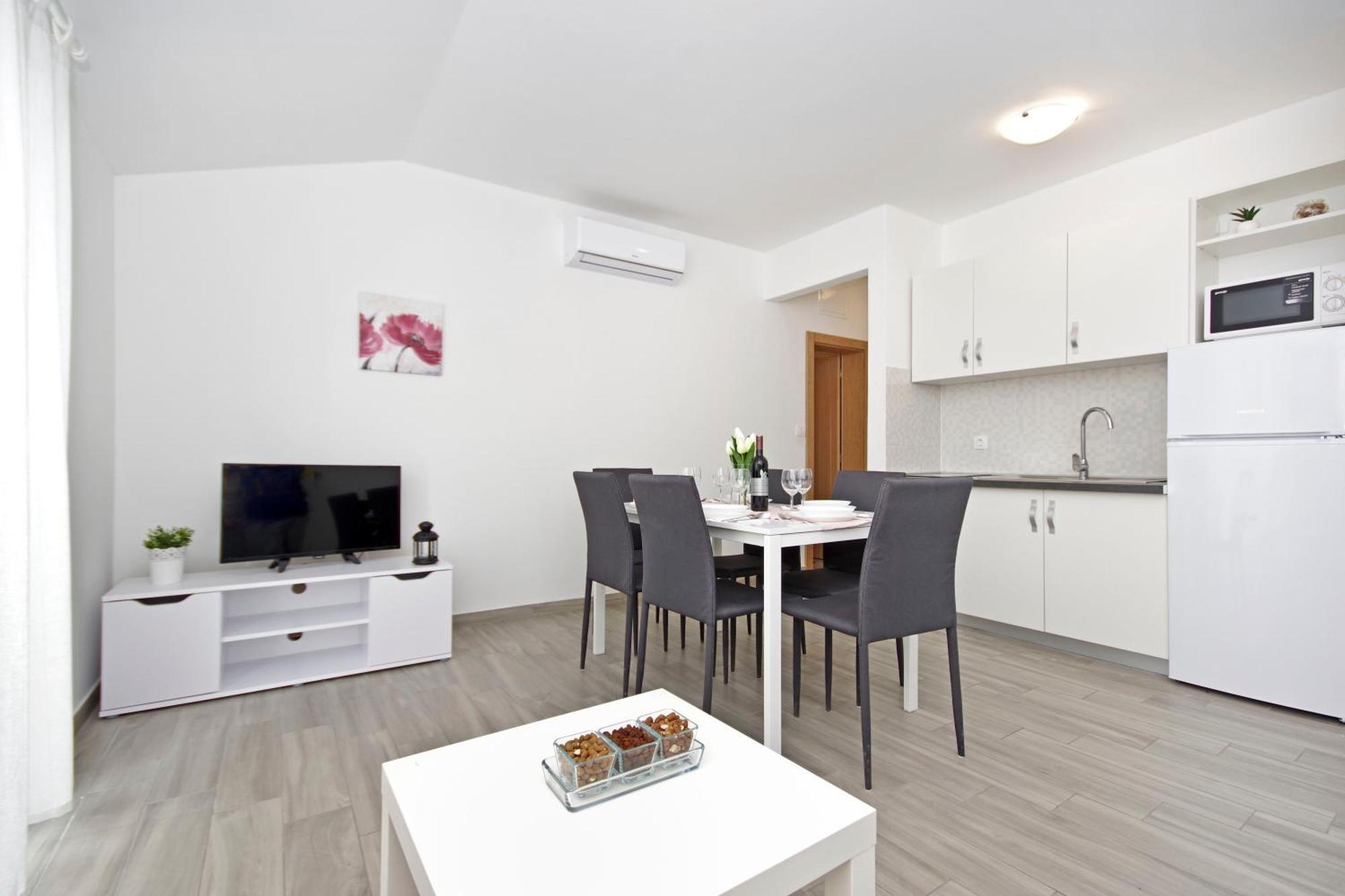Apartments Frado Novalja Exterior photo