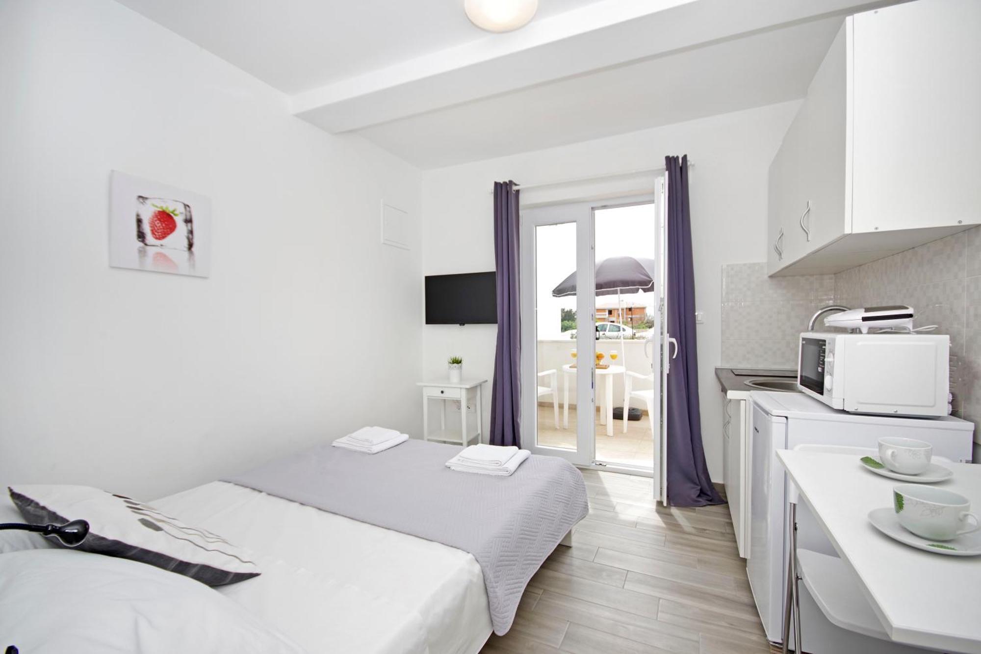 Apartments Frado Novalja Exterior photo