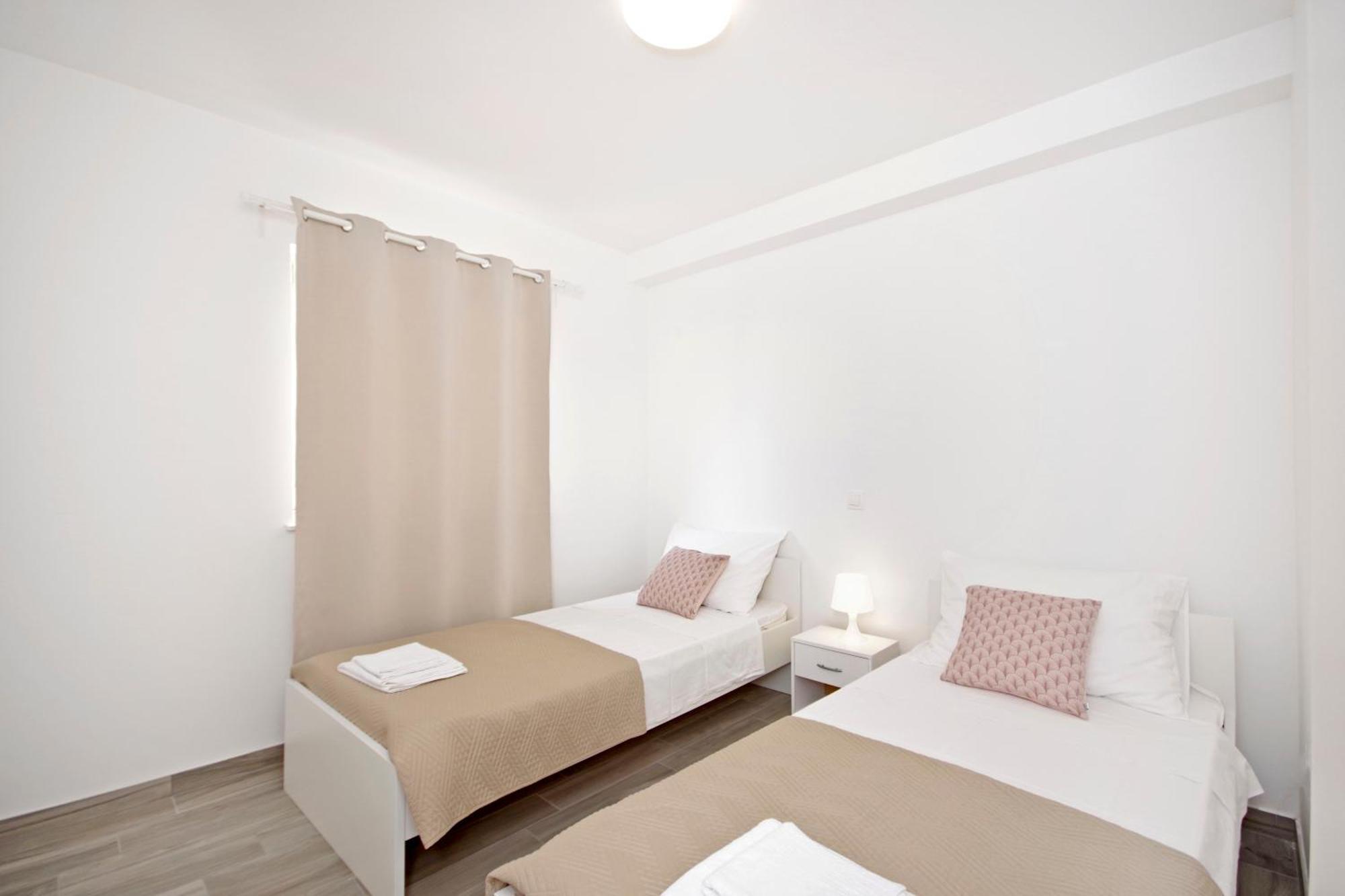 Apartments Frado Novalja Exterior photo